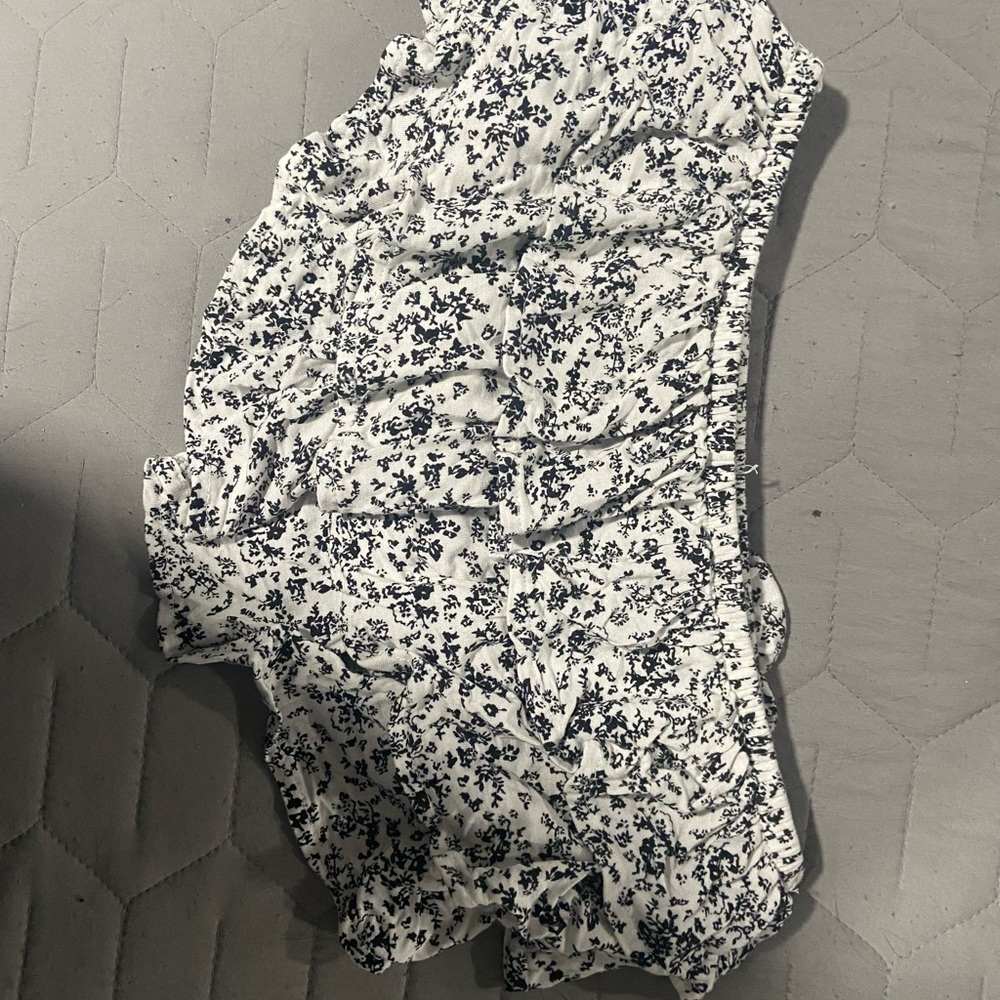 Garage top, never worn nice material super soft